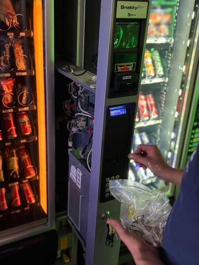Kombiautomat für Snacks und Getränke
